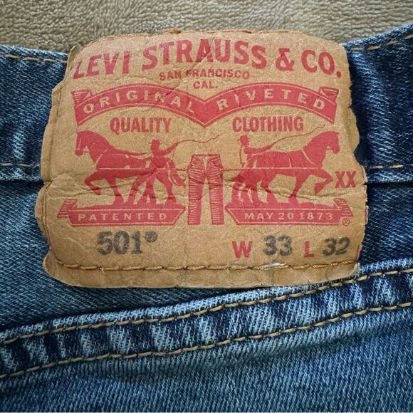 33 x 32 Levis 501 Denim Shorts. Womens Levi 501 Bermuda Shorts - Picture 7 of 10